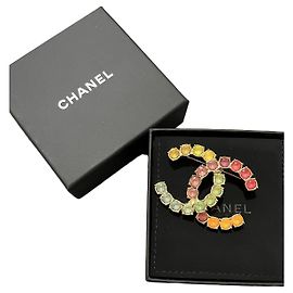 Broche Chanel CC multicolorido Dourado