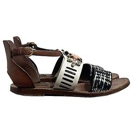 Sandálias Louis Vuitton T.35,5 Camelo