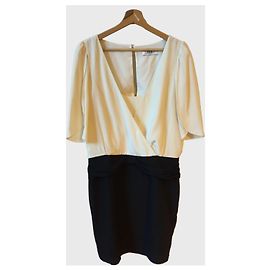 Vestido Tibi de seda preto e écru de mangas curtas Bege