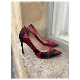 Valentino Garavani Escarpins Valentino rouge T.35 Rouge