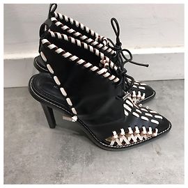 Sandalias Louis Vuitton T.37,5 Negro