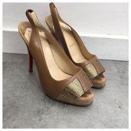 Zapatos de tacón Christian Louboutin camel T.37,5 Camello
