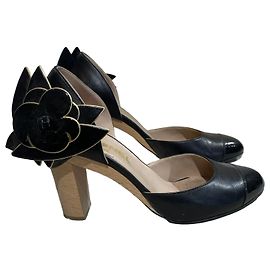 Escarpins Chanel noirs T.37,5 Noir