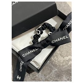 Coletero Chanel blanco y negro Negro