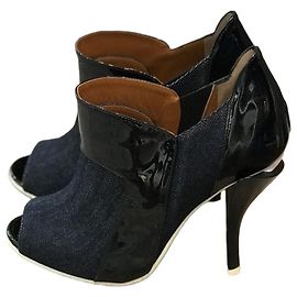 Botas Fendi de pontas abertas em denim azul e couro preto Preto