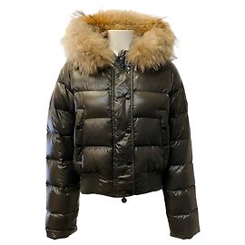 Giacca Moncler Olive Glossy Puffer con cappuccio bordato in procione Marrone