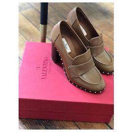 Valentino Garavani Escarpins Valentino camel T.38,5 Camel