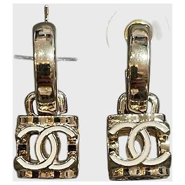 Boucles d'oreilles Chanel créoles cube Doré