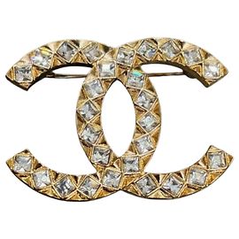 Spilla Chanel CC dorata D'oro