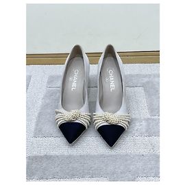 Escarpins Chanel à Perles Bout Pointu Cuir 36.5 Multicolore