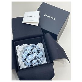 Chanel Pins & Broschen Mehrfarben