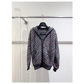Casaco Chanel de tweed com lantejoulas e capuz Multicor