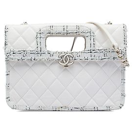Bolsa Chanel em couro de bezerro envelhecido acolchoado branco com acabamento em tweed CC e alça recortada Branco