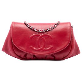 Chanel Red CC Quilted Lambskin Half Moon Wallet on Chain Rot