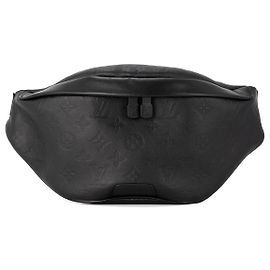 LOUIS VUITTON - Discovery Louis Vuitton Gürteltasche aus schwarzem monogrammiertem Leder Schwarz