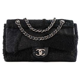 CHANEL - Limitierte Edition Classique/Timeless Jumbo Chanel Schultertasche in schwarzem Patchwork Schwarz