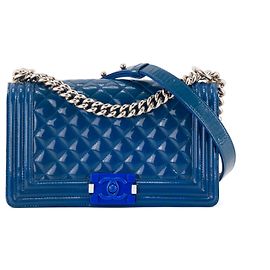 CHANEL - Bolsa de ombro Chanel Boy medium em couro envernizado azul marinho Azul marinho