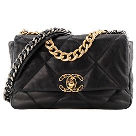 CHANEL - Bolsa de ombro Chanel 19 em couro liso preto Preto
