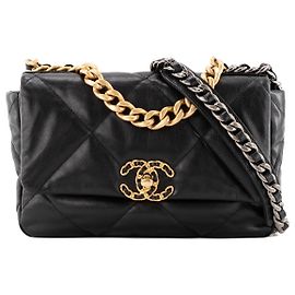 CHANEL - Bolsa de ombro Chanel 19 em couro liso preto Preto