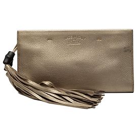 Clutch Gucci in vitello metallizzato marrone con nappina in bambù Marrone