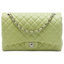 Bolsa de Ombro Chanel Maxi Classic Double Flap em pele de cordeiro verde Verde