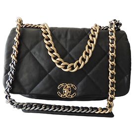 Sac à main Chanel 19 en cuir noir matelassé Noir