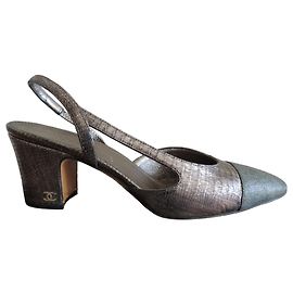 Chanel Escarpins Slingback en Lézard Gris Métallisé Gris Métallisé