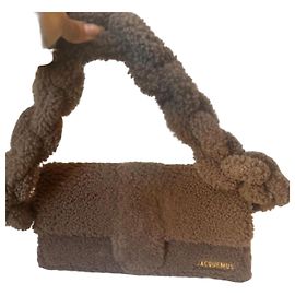 Bolso Jacquemus en shearling marrón Castaño