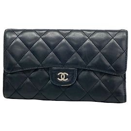 Carteira longa tri-fold Chanel em pele de cordeiro preta Preto
