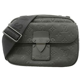 Bolsa Louis Vuitton Monogram Taurillon S-Lock Preto