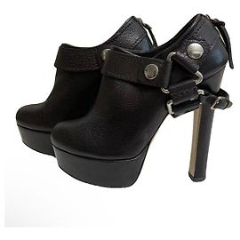 Miu Miu Absatzstiefeletten aus schwarzem Leder Schwarz