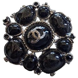 Chanel Brosche mit CC-Logo Schwarz