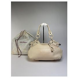 Salvatore Ferragamo Bolso hobo Vintage Ferragamo de piel suave mediados de los 2000 Ivory Blanco