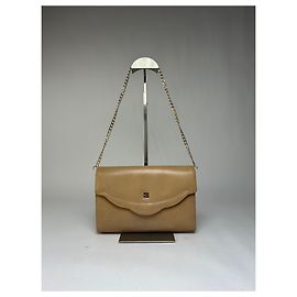 Vintage Givenchy Schultertasche mit Klappe Hellbeige Goldfarbene Kette Metallisch