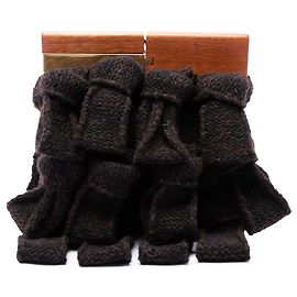 Bottega Veneta The Snap Clutch aus chunky Intrecciato-Strick mit Rüschen in Braun Braun