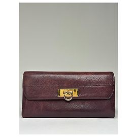 Salvatore Ferragamo Vintage Ferragamo Gancini Pebbled Leather Bifold Wallet Late 1990s Burgundy Dark red