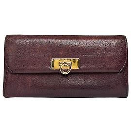 Salvatore Ferragamo Vintage Ferragamo Gancini Pebbled Leather Bifold Wallet Late 1990s Burgundy Dark red