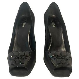 Prada Sapatos de Salto em Cetim Preto com Cristais Preto