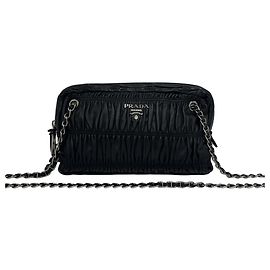 Bolso de hombro Prada de piel negra Negro