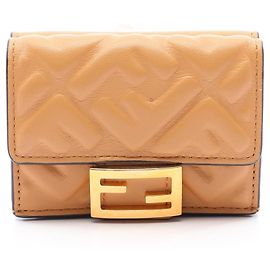 Cartera tri-fold Fendi Baguette FF Logo Beige