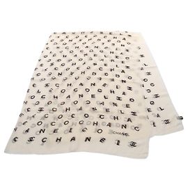 Stola in seta Chanel Coco Mark Logo Marrone Nero Crudo