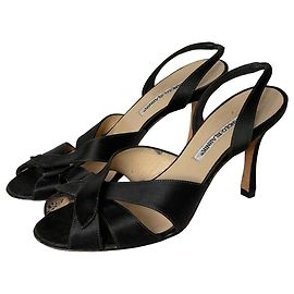Escarpins Slingback en satin noir Manolo Blahnik Noir