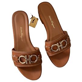 Salvatore Ferragamo Sandali Ferragamo con ornamento Gancini pelle marrone Marrone