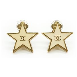 Chanel Brincos de pressão logo CC estrela em metal dourado e creme Dourado
