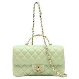Bolso de hombro Chanel de piel de cordero verde menta Verde