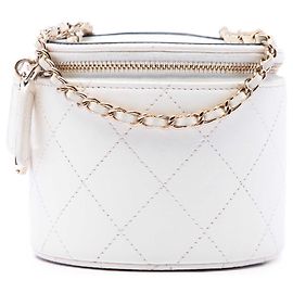 Estojo de Maquilhagem Chanel em pele de cordeiro acolchoada branca com corrente e pingente Branco