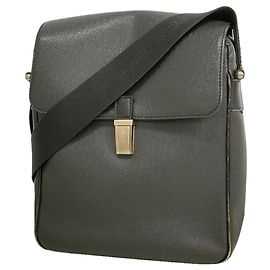Sac à épaule Louis Vuitton Taiga Yaranga Gris
