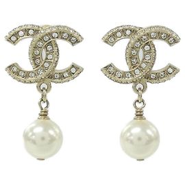 Boucles d'oreilles puces Chanel 86506 Or et Blanc Blanc Doré