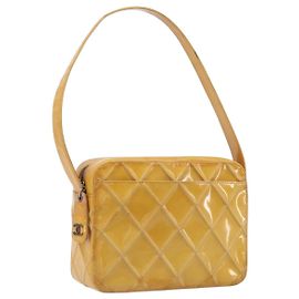 Bolso de hombro CHANEL Matelasse Cuero charol Amarillo Plata CC Auth bs37322 Plata Amarillo