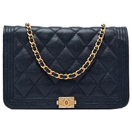 Bolsa Tiracolo Chanel Boy Wallet on Chain em couro caviar matelassê azul Azul